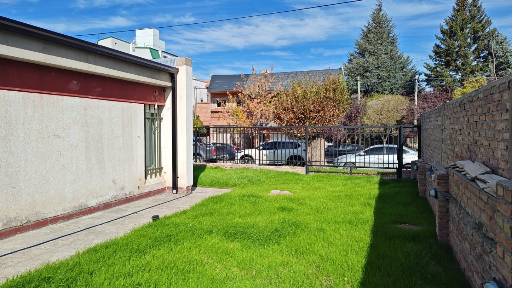 CASA USO COMERCIAL (OFICINAS ADMINISTRATIVAS)