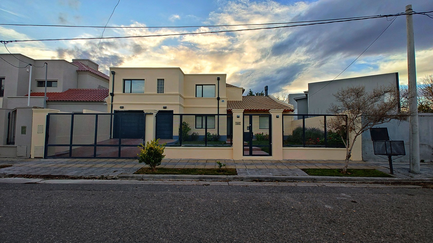 CASA NIVEL GERENCIAL EN ALQUILER.