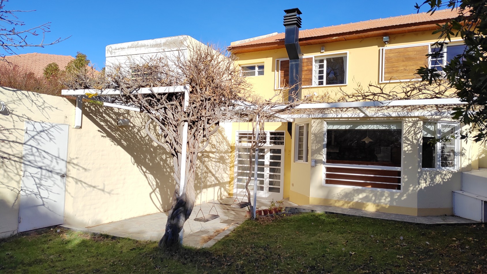 CASA 4 DORMITORIOS EN ALQUILER - SANTA GENOVEVA, NEUQUEN