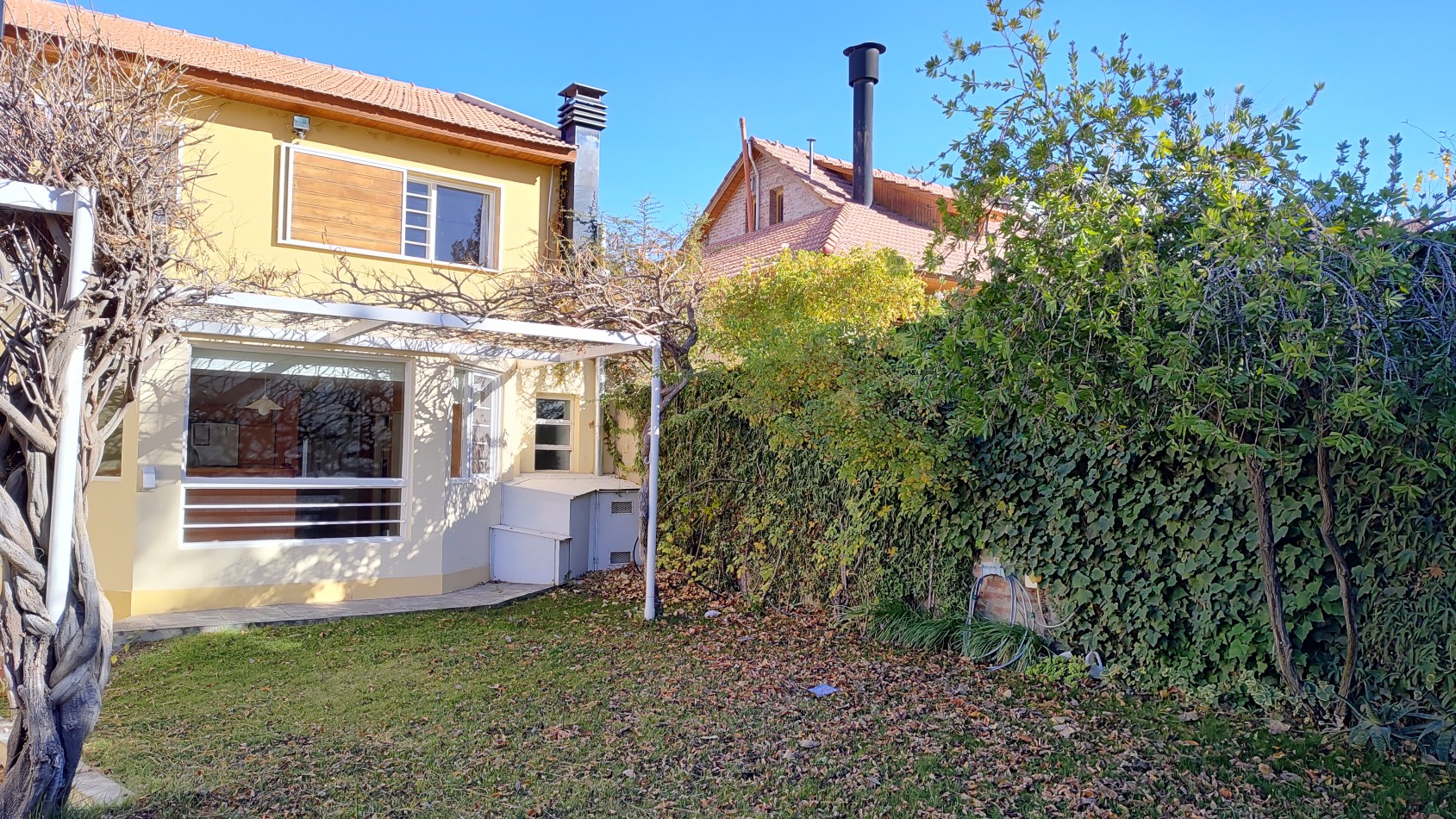 CASA 4 DORMITORIOS EN ALQUILER - SANTA GENOVEVA, NEUQUEN