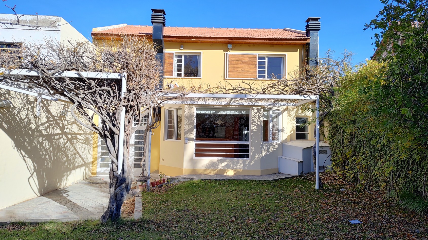 CASA 4 DORMITORIOS EN ALQUILER - SANTA GENOVEVA, NEUQUEN