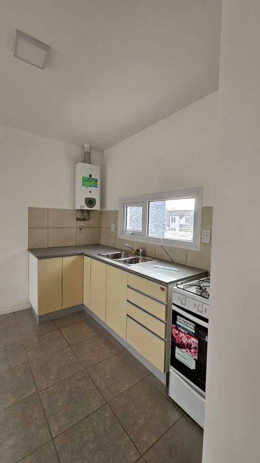 CASA EN ALQUILER A ESTRENAR - BARRIO PRIVADO CASAS DE LA FALDA (Cipolletti)