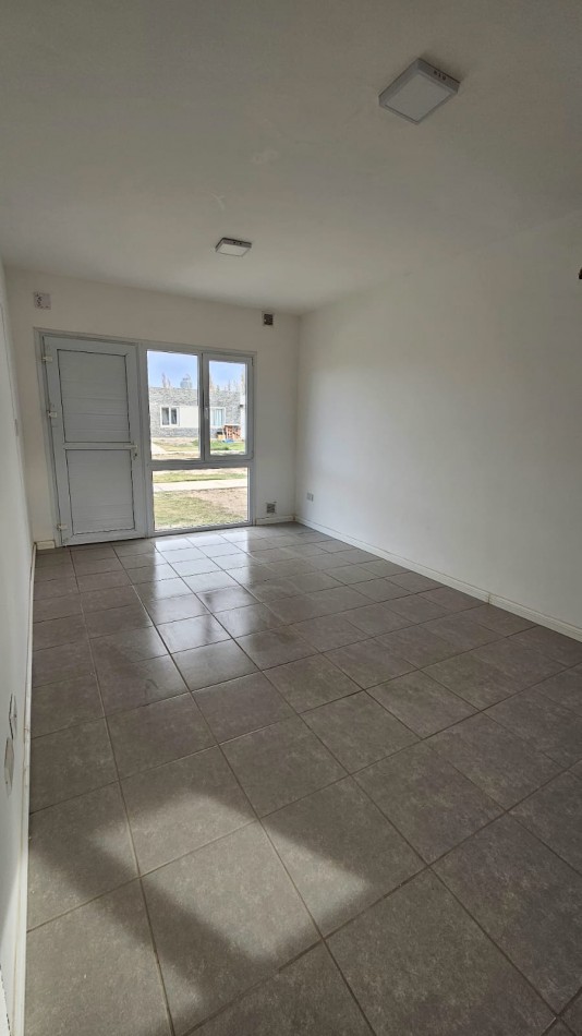 CASA EN ALQUILER A ESTRENAR - BARRIO PRIVADO CASAS DE LA FALDA (Cipolletti)