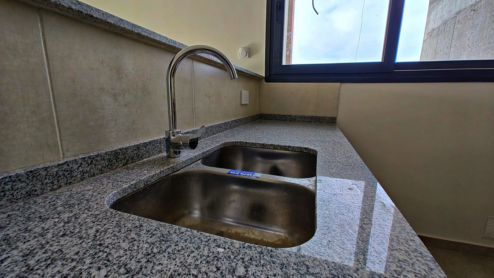 DEPARTAMENTO 1 DORMITORIO A ESTRENAR EDIFICIO "LOS TEROS CASTELLI" - EN ALQUILER