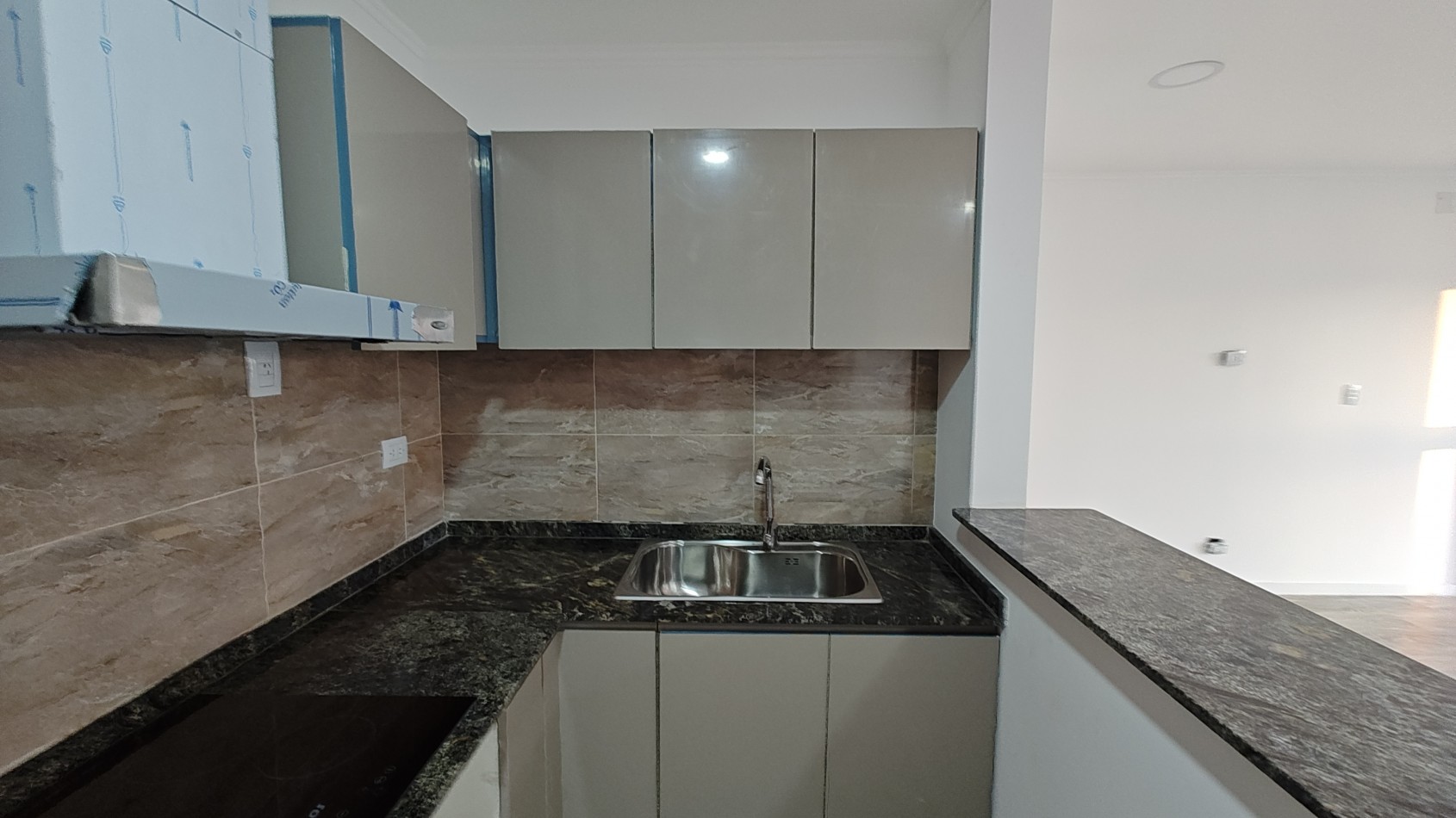 DEPARTAMENTO 2 DORMITORIOS CON COCHERA A ESTRENAR - EN ALQUILER