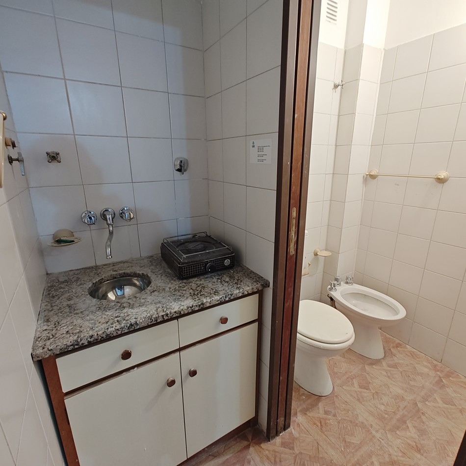 LOCAL COMERCIAL EN ALQUILER - ZONA CENTRO ESTE 