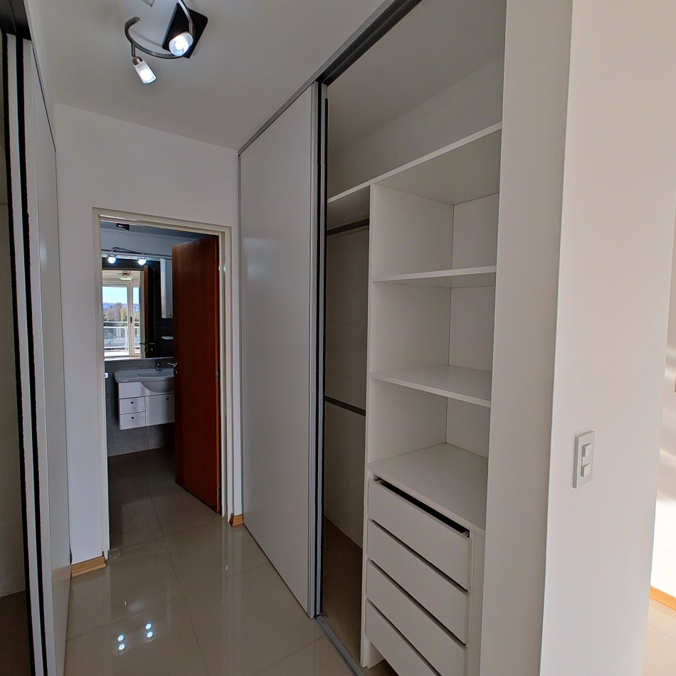 DEPARTAMENTO 2 DORMITORIOS CON COCHERA EN ALQUILER 
