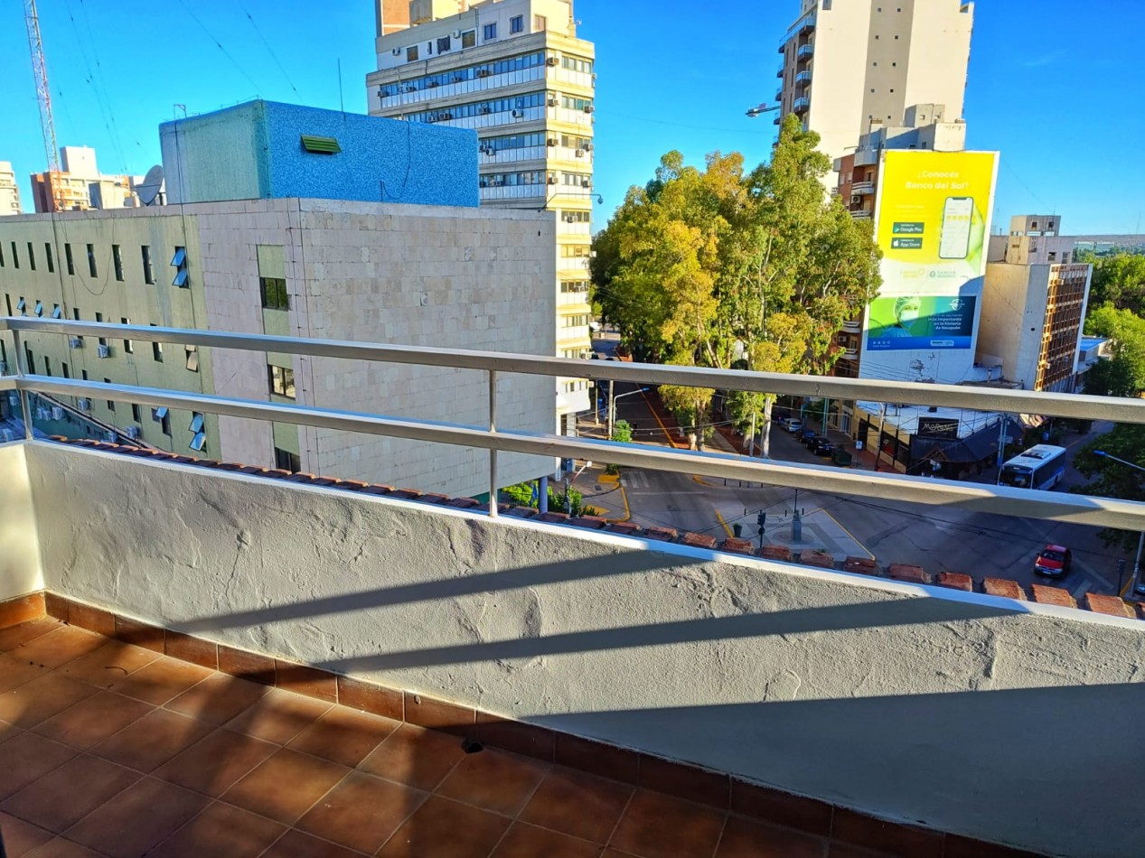 DEPARTAMENTO 2 DORMITORIOS PLENO CENTRO DE NEUQUEN CON TRES BALCONES - EN ALQUILER