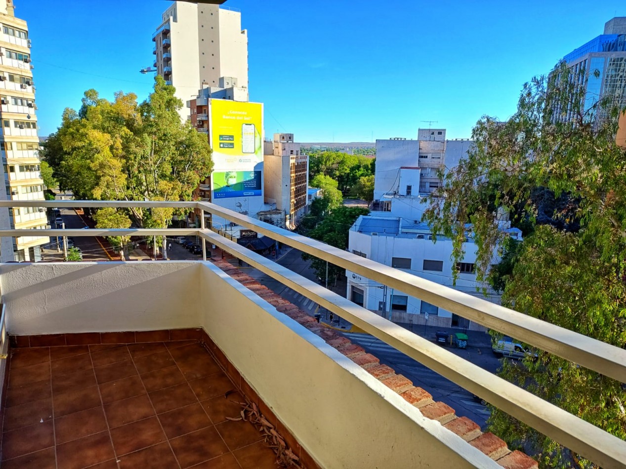 DEPARTAMENTO 2 DORMITORIOS PLENO CENTRO DE NEUQUEN CON TRES BALCONES - EN ALQUILER