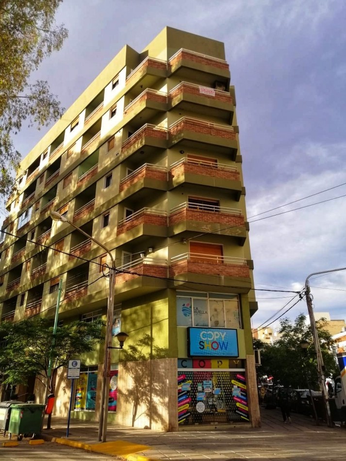 DEPARTAMENTO 2 DORMITORIOS PLENO CENTRO DE NEUQUEN CON TRES BALCONES - EN ALQUILER