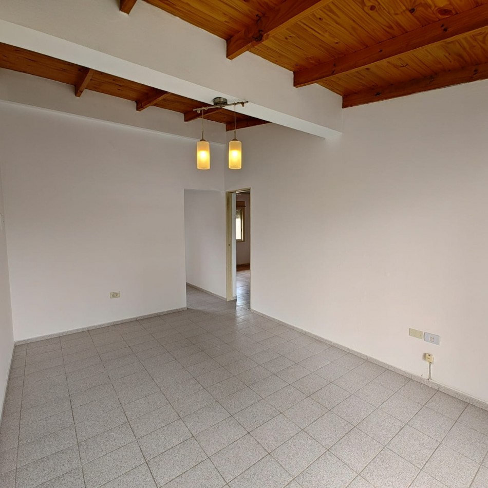 DEPARTAMENTO 2 DORMITORIOS CON BALCON Y ENTRADA DE VEHICULO EN ALQUILER 