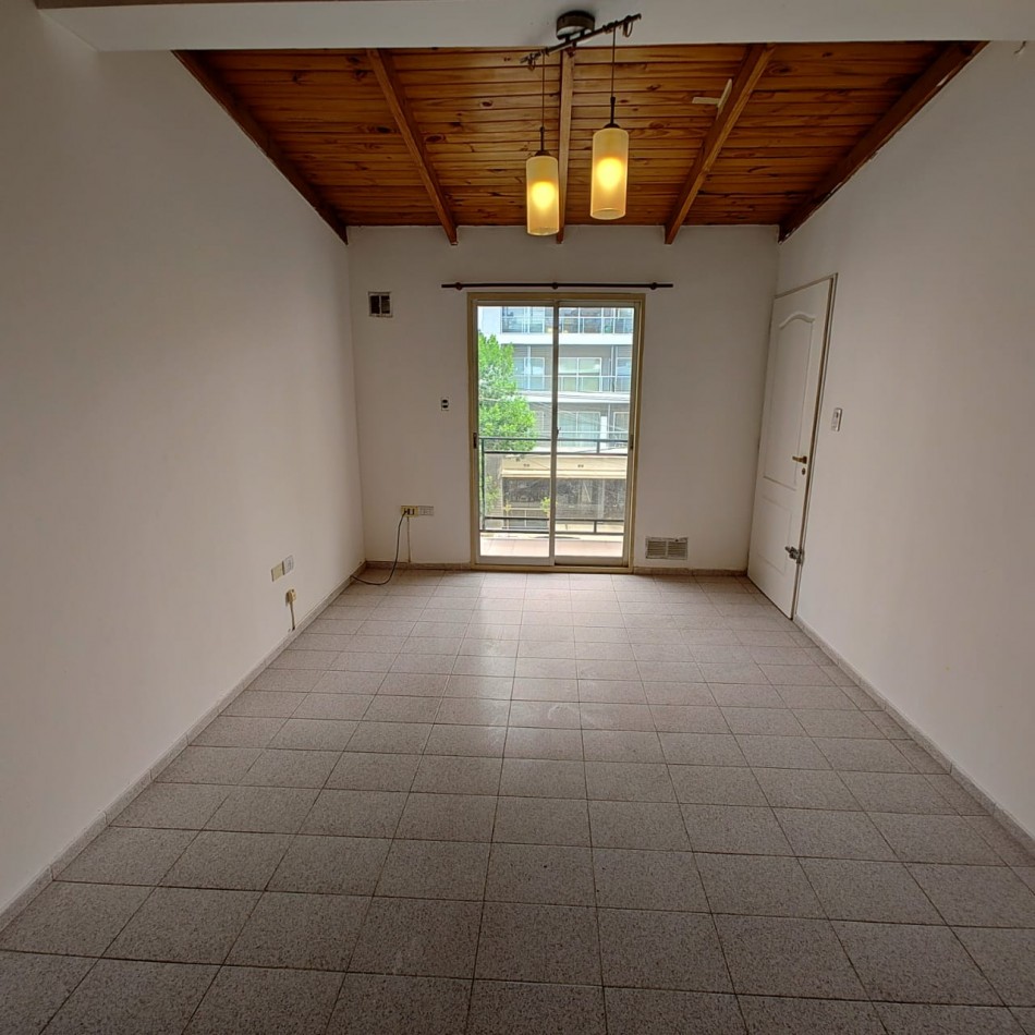 DEPARTAMENTO 2 DORMITORIOS CON BALCON Y ENTRADA DE VEHICULO EN ALQUILER 