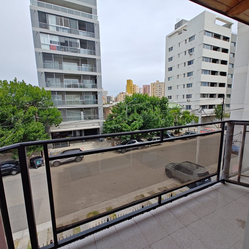 DEPARTAMENTO 2 DORMITORIOS CON BALCON Y ENTRADA DE VEHICULO EN ALQUILER 