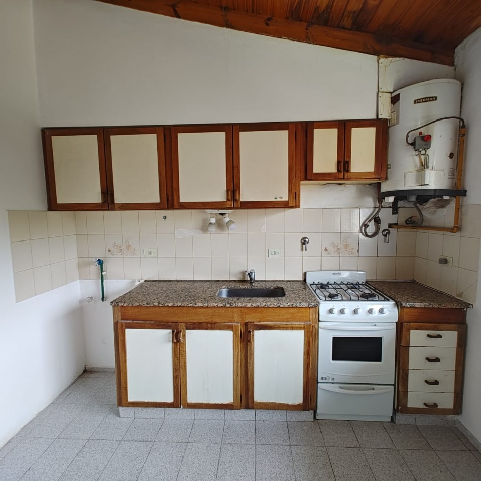 DEPARTAMENTO 2 DORMITORIOS CON BALCON Y ENTRADA DE VEHICULO EN ALQUILER 