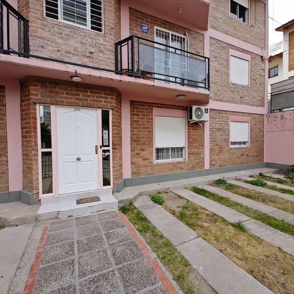 DEPARTAMENTO 2 DORMITORIOS CON BALCON Y ENTRADA DE VEHICULO EN ALQUILER 
