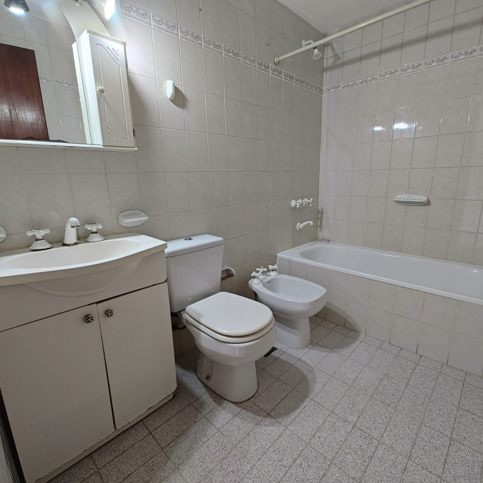 DEPARTAMENTO 2 DORMITORIOS CON BALCON Y ENTRADA DE VEHICULO EN ALQUILER 
