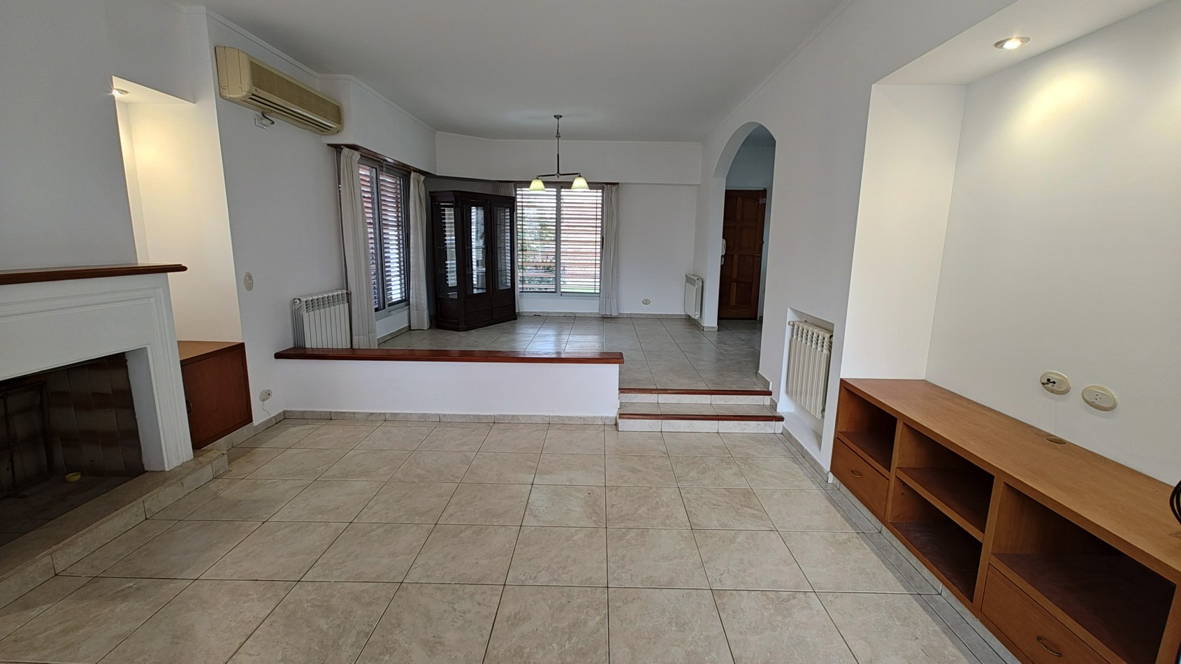 CASA 4 DORMITORIOS CON PILETA - BARRIO SANTA GENOVEVA - ALQUILER