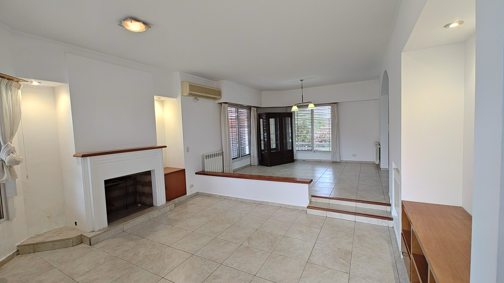 CASA 4 DORMITORIOS CON PILETA - BARRIO SANTA GENOVEVA - ALQUILER