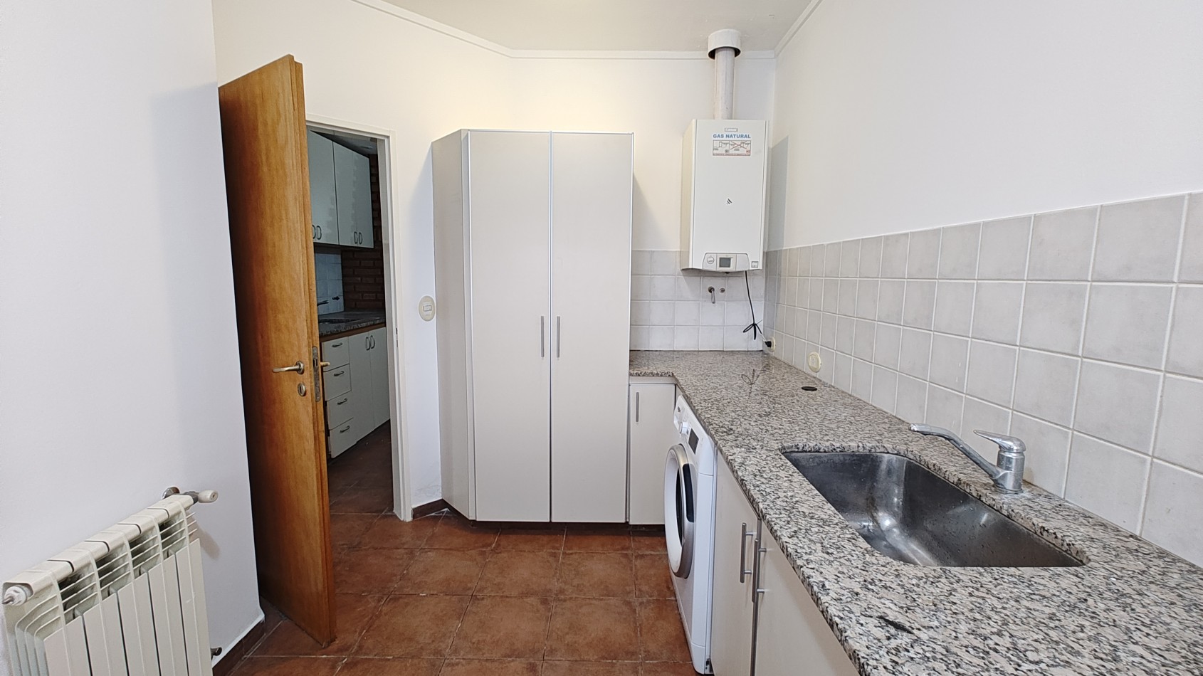CASA 4 DORMITORIOS CON PILETA - BARRIO SANTA GENOVEVA - ALQUILER