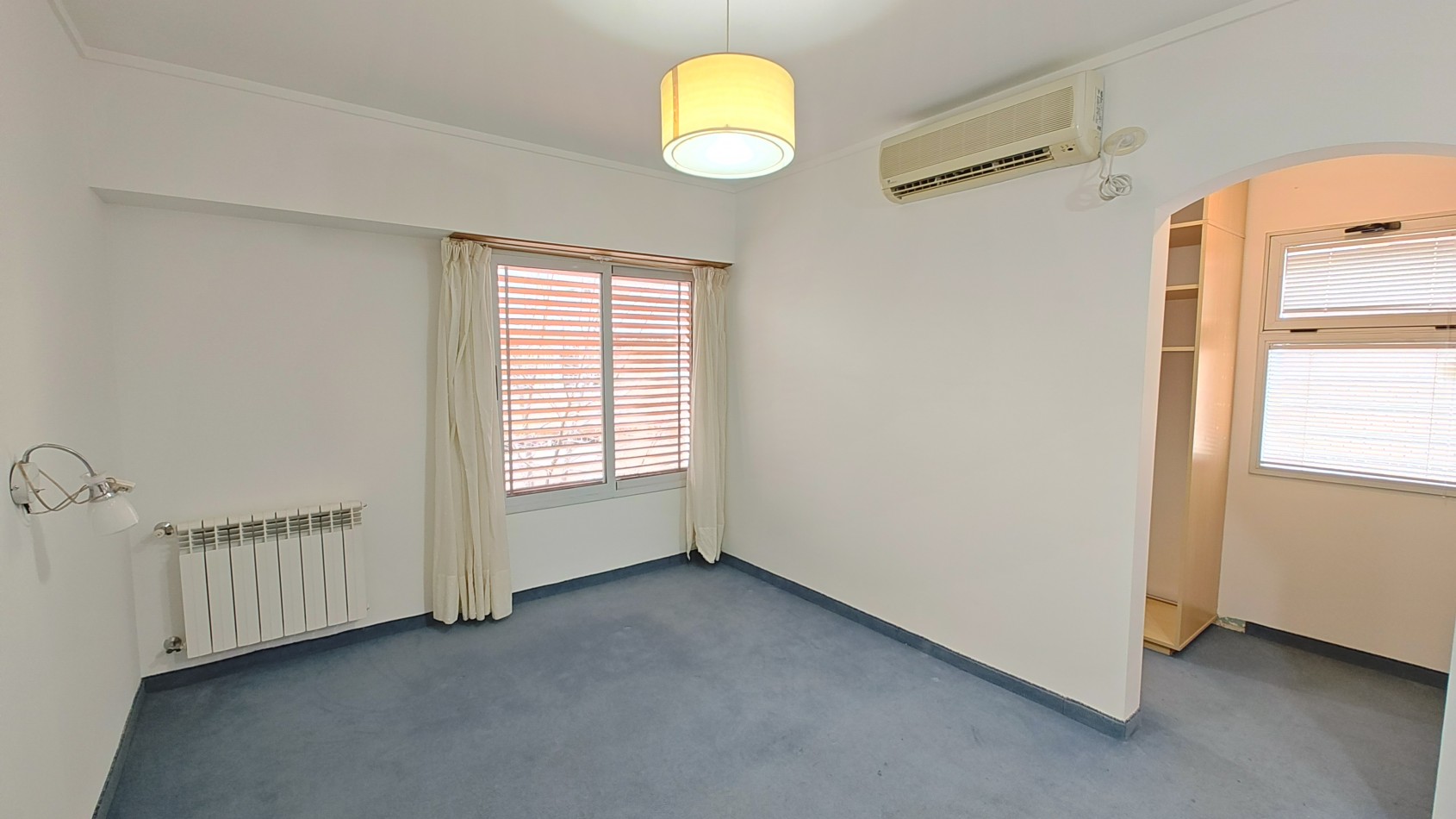 CASA 4 DORMITORIOS CON PILETA - BARRIO SANTA GENOVEVA - ALQUILER
