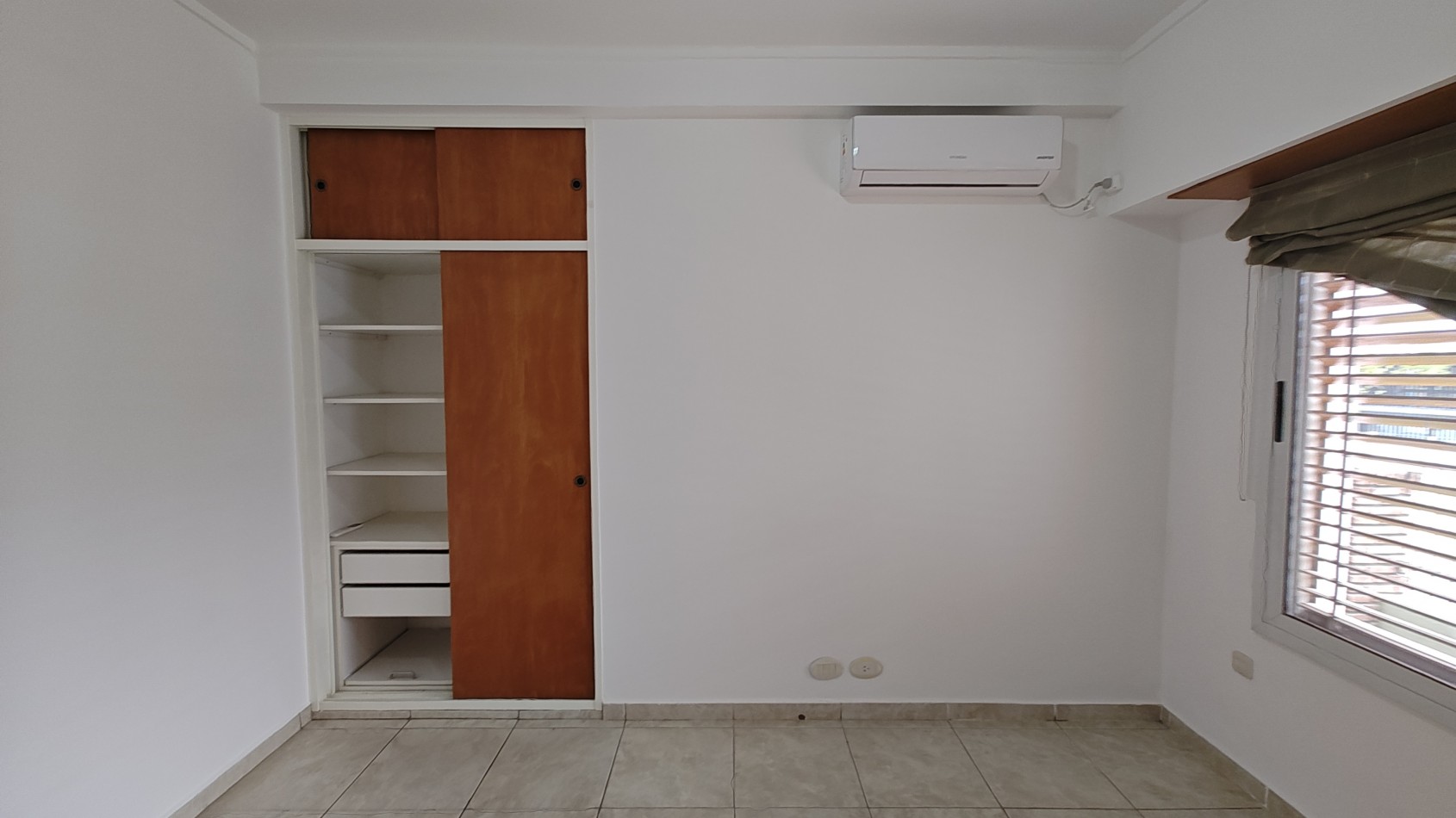 CASA 4 DORMITORIOS CON PILETA - BARRIO SANTA GENOVEVA - ALQUILER
