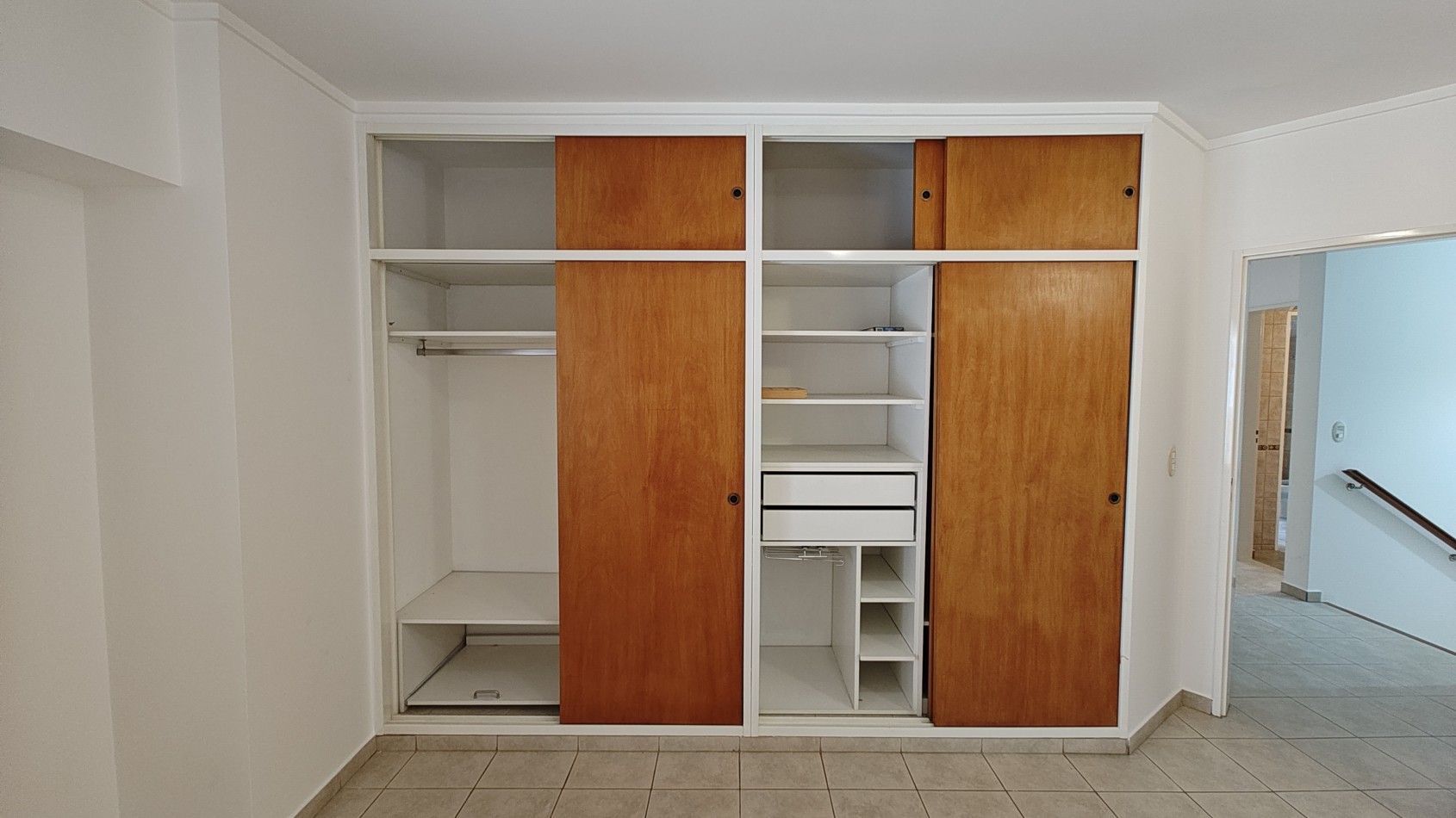 CASA 4 DORMITORIOS CON PILETA - BARRIO SANTA GENOVEVA - ALQUILER