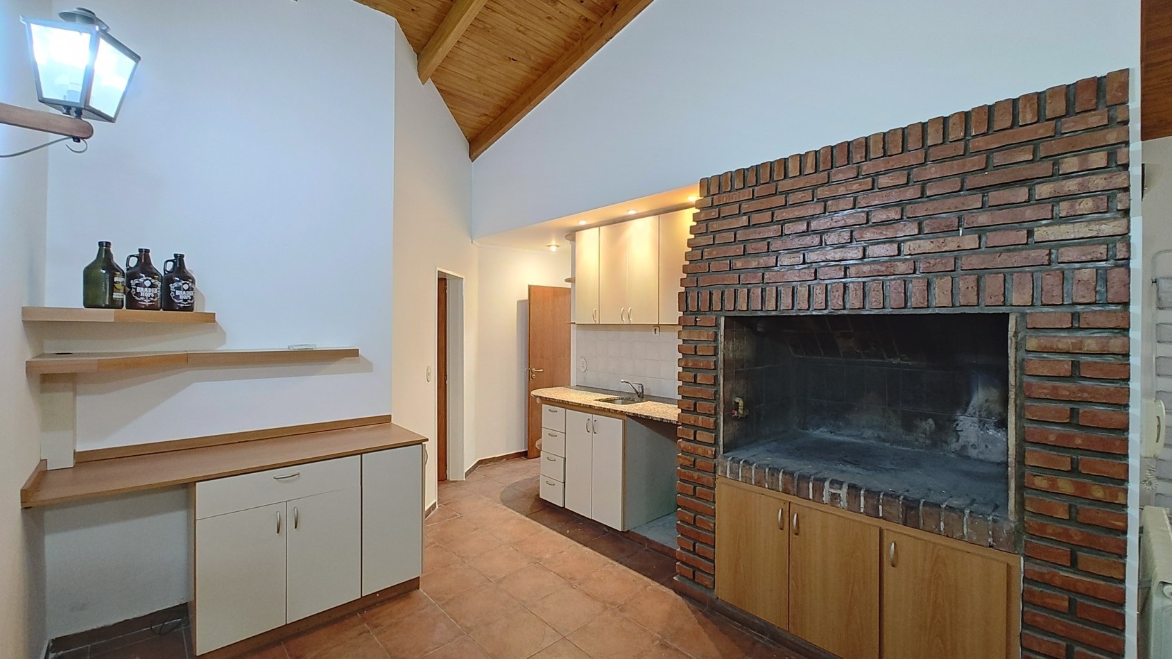 CASA 4 DORMITORIOS CON PILETA - BARRIO SANTA GENOVEVA - ALQUILER