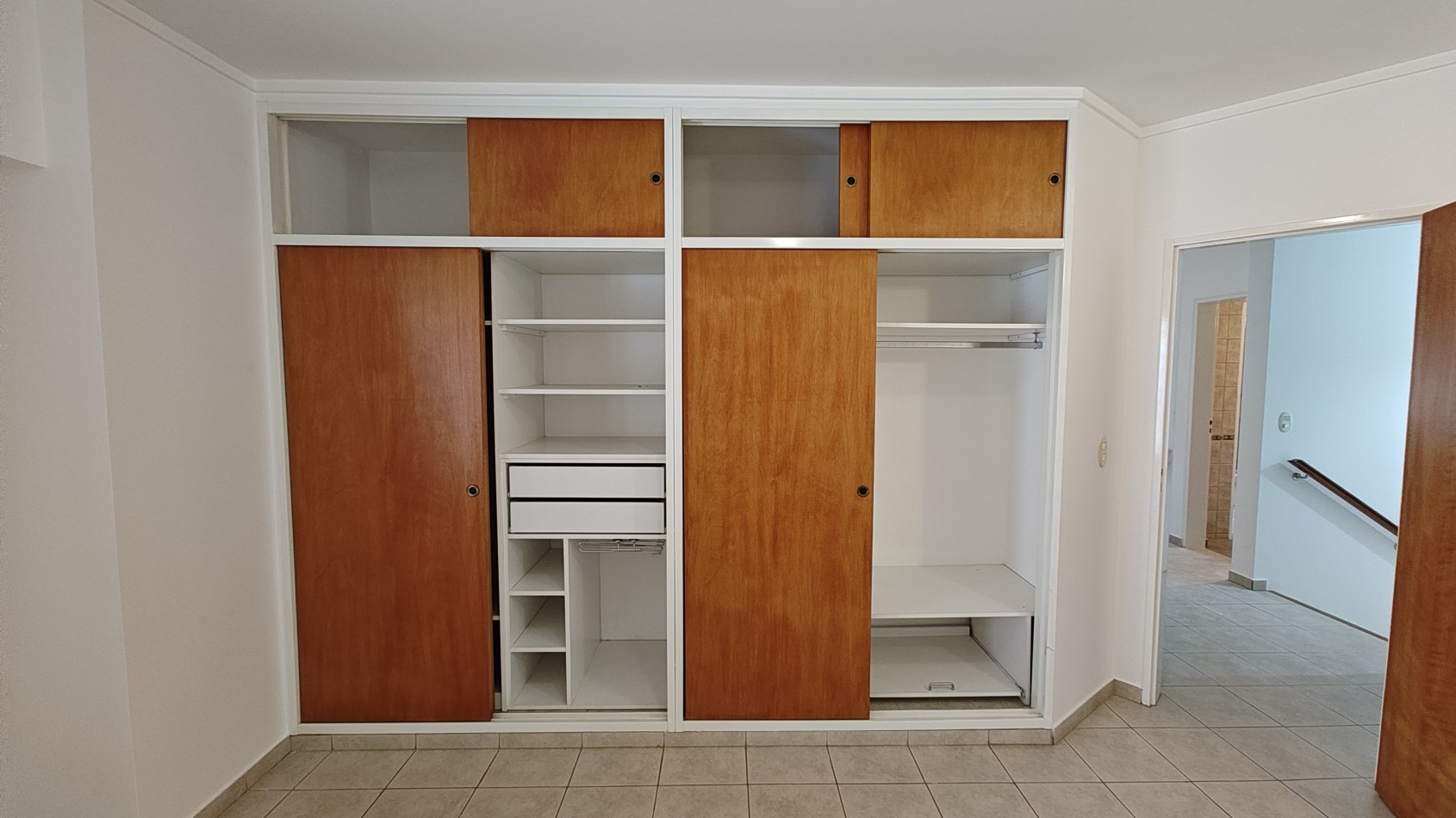 CASA 4 DORMITORIOS CON PILETA - BARRIO SANTA GENOVEVA - ALQUILER
