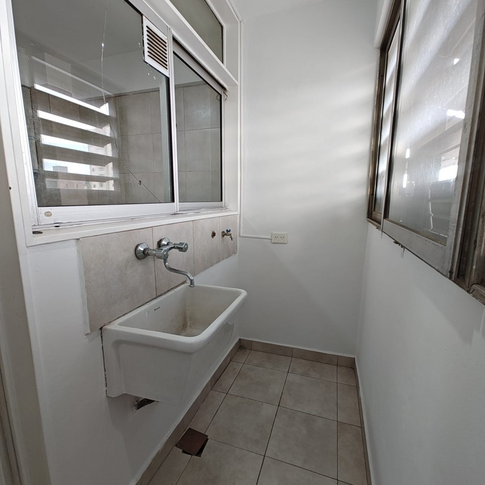 DEPARTAMENTO 2 DORMITORIOS CON COCHERA - PLENO CENTRO DE NEUQUEN - EN ALQUILER