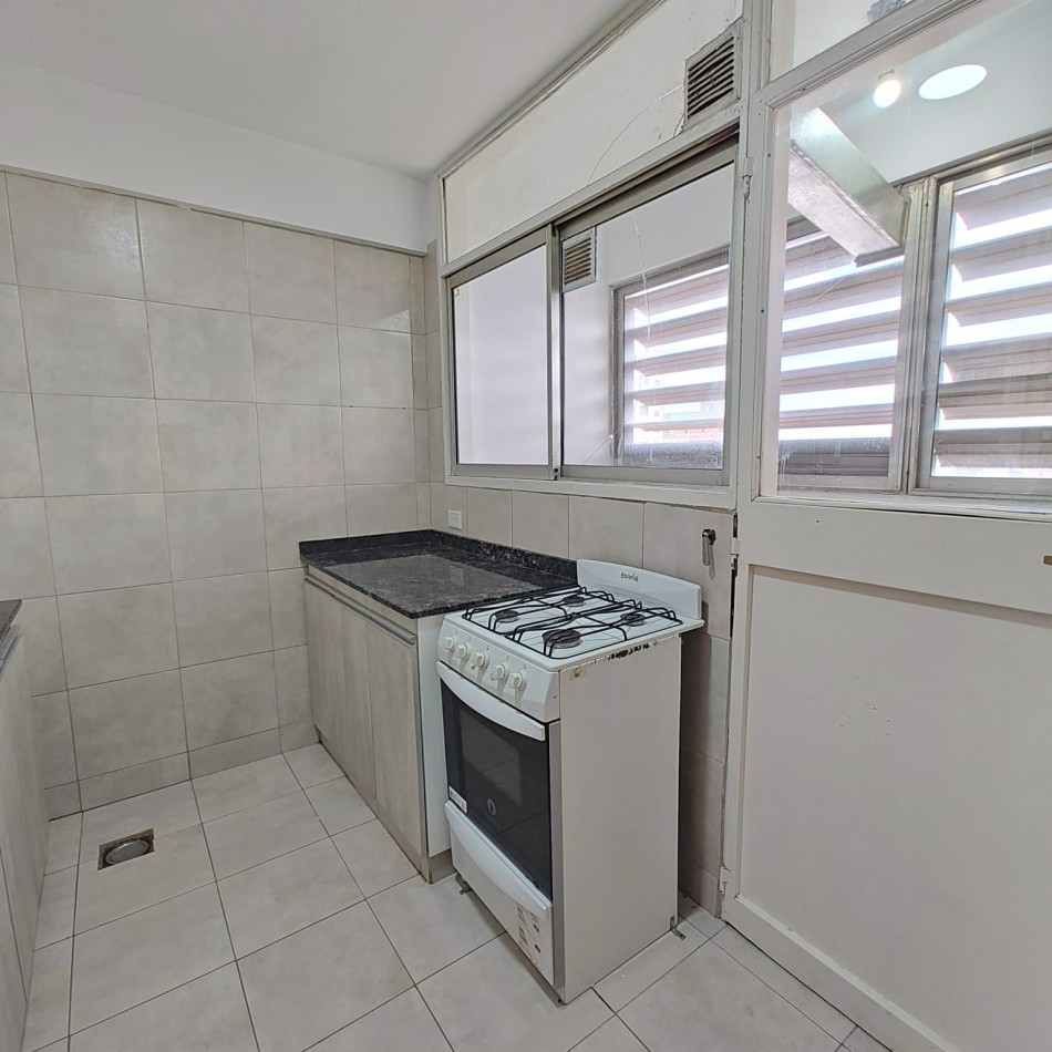 DEPARTAMENTO 2 DORMITORIOS CON COCHERA - PLENO CENTRO DE NEUQUEN - EN ALQUILER
