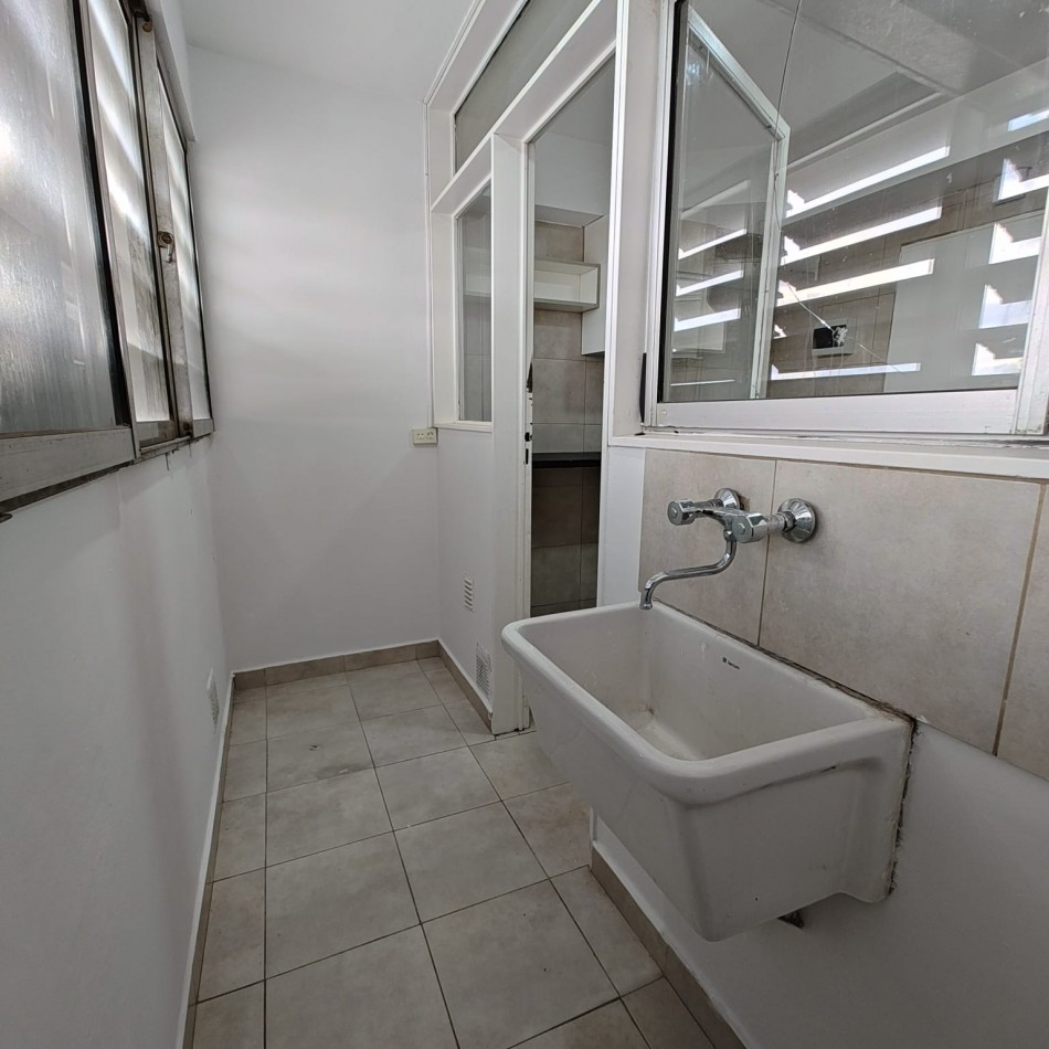 DEPARTAMENTO 2 DORMITORIOS CON COCHERA - PLENO CENTRO DE NEUQUEN - EN ALQUILER