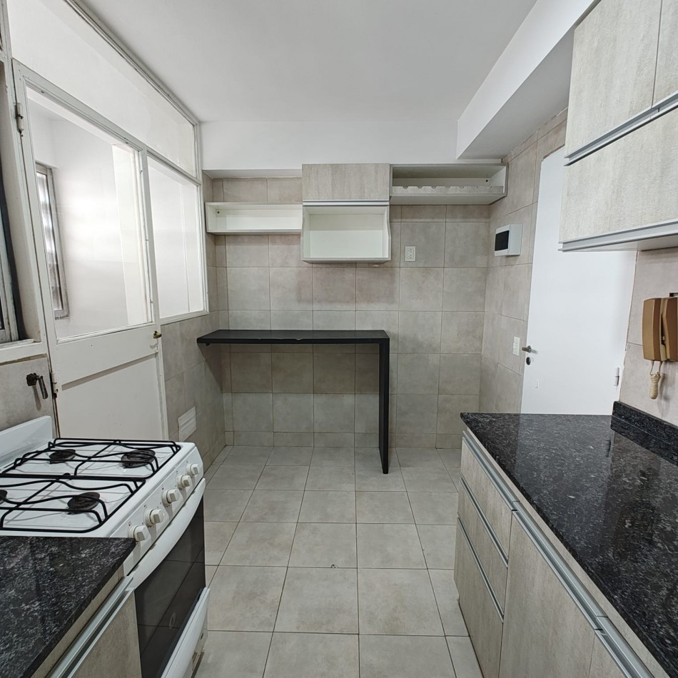 DEPARTAMENTO 2 DORMITORIOS CON COCHERA - PLENO CENTRO DE NEUQUEN - EN ALQUILER