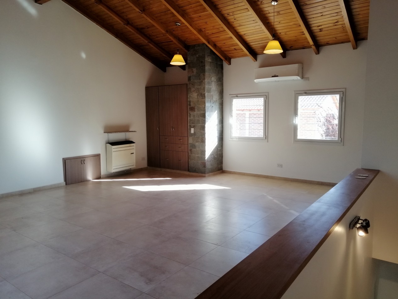 CASA 4 DORMITORIOS CON PILETA EN ALQUILER - BARRIO RINCON DE EMILIO