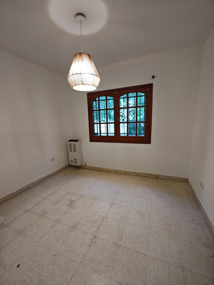 CASA 4 DORMITORIOS CON PILETA EN ALQUILER - BARRIO RINCON DE EMILIO