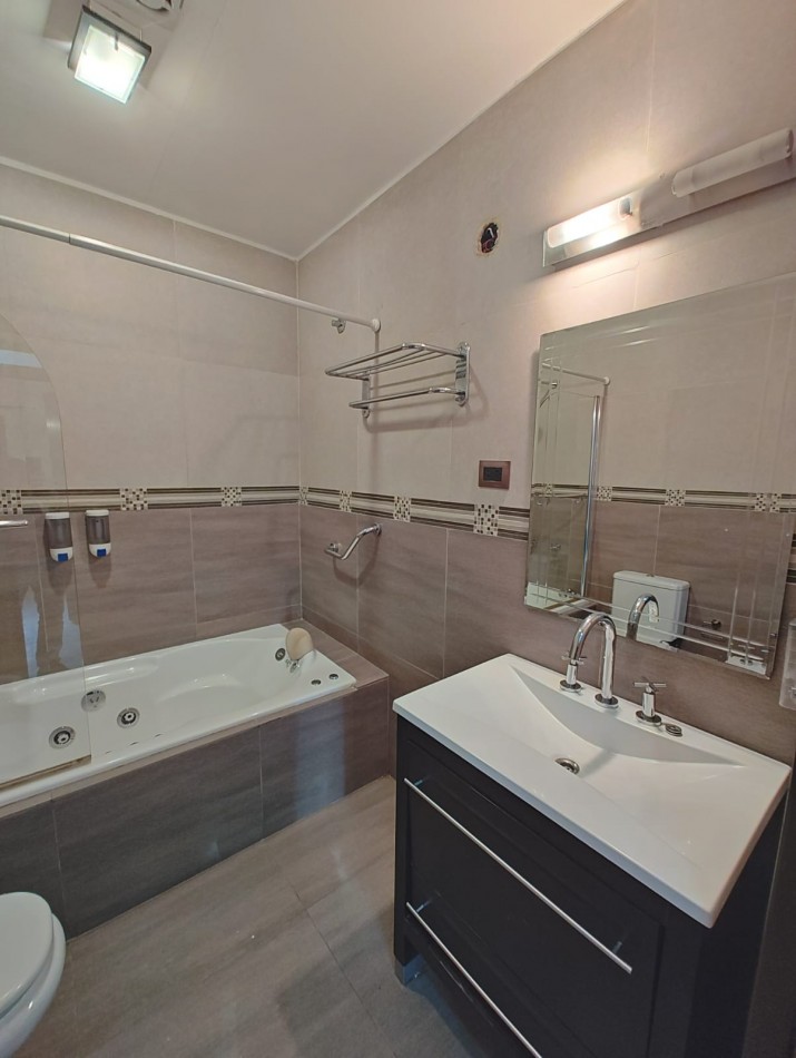 CASA 4 DORMITORIOS CON PILETA EN ALQUILER - BARRIO RINCON DE EMILIO