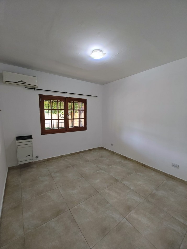 CASA 4 DORMITORIOS CON PILETA EN ALQUILER - BARRIO RINCON DE EMILIO