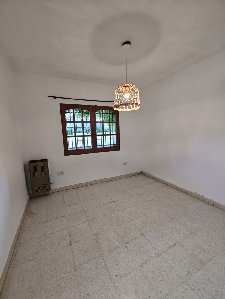 CASA 4 DORMITORIOS CON PILETA EN ALQUILER - BARRIO RINCON DE EMILIO