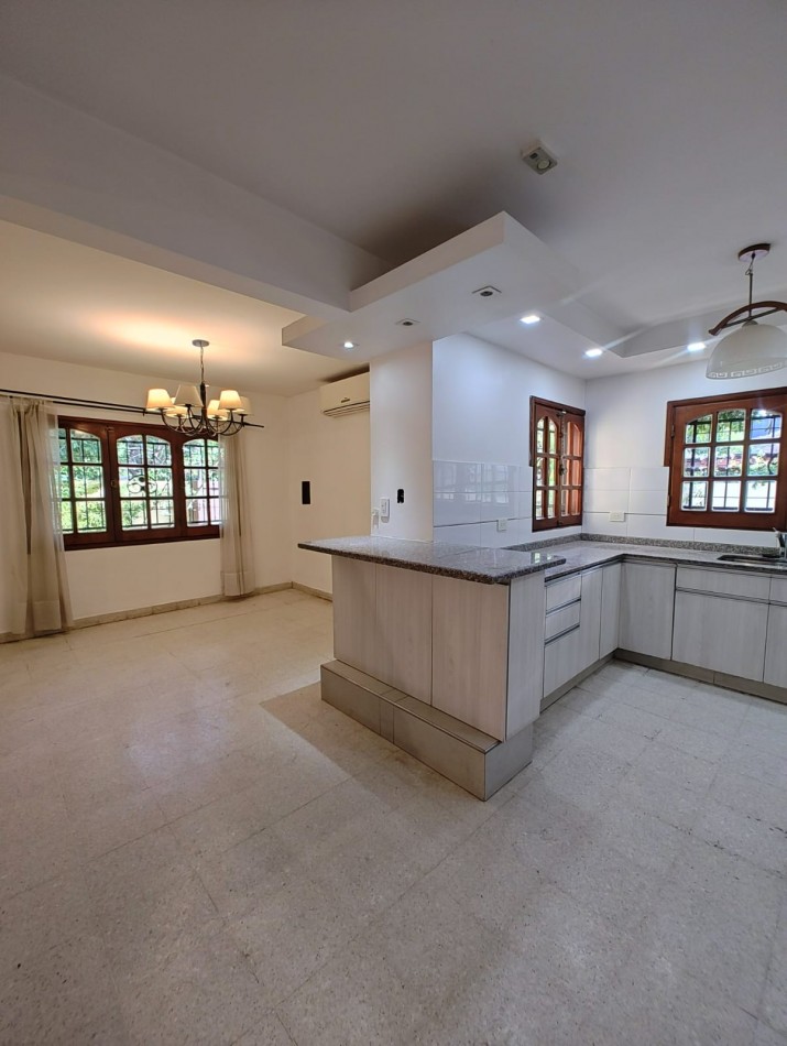 CASA 4 DORMITORIOS CON PILETA EN ALQUILER - BARRIO RINCON DE EMILIO