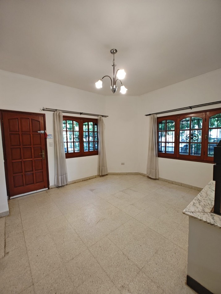 CASA 4 DORMITORIOS CON PILETA EN ALQUILER - BARRIO RINCON DE EMILIO