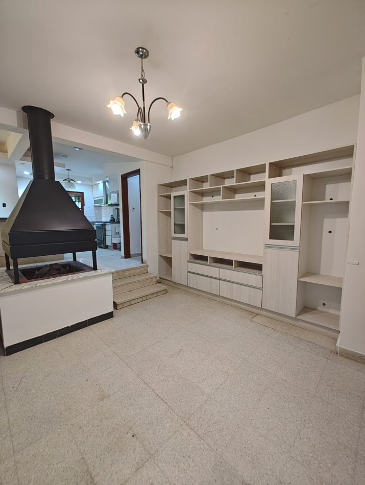 CASA 4 DORMITORIOS CON PILETA EN ALQUILER - BARRIO RINCON DE EMILIO
