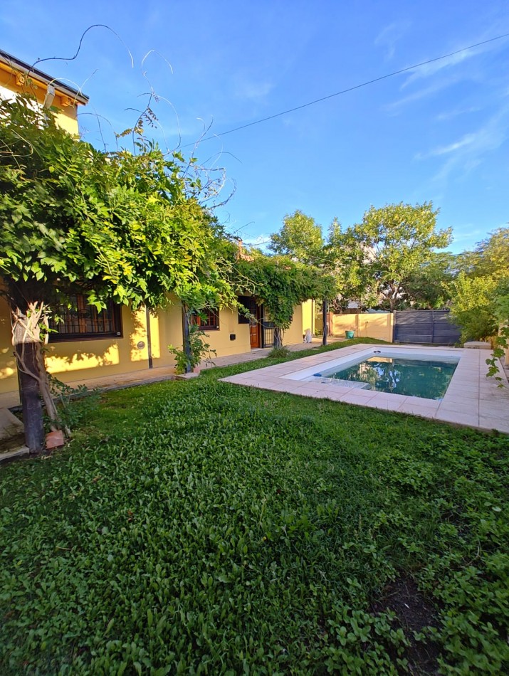 CASA 4 DORMITORIOS CON PILETA EN ALQUILER - BARRIO RINCON DE EMILIO