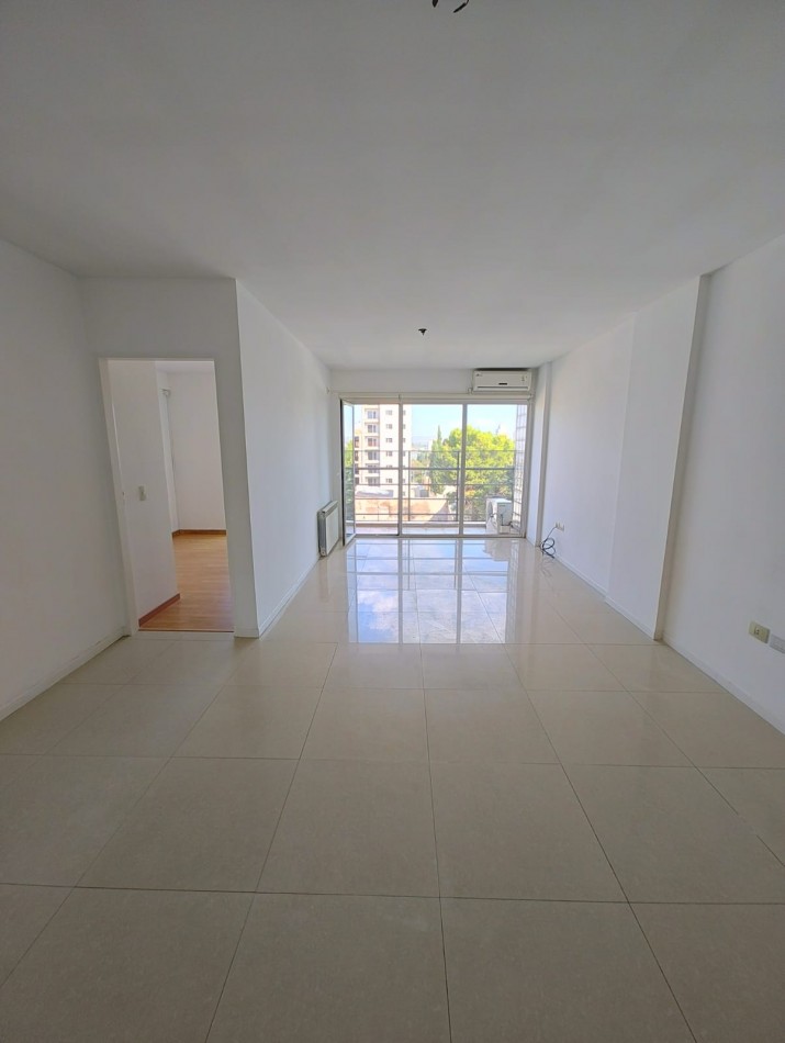 DEPARTAMENTO 2 DORMITORIOS CON COCHERA EN ALQUILER - BARRIO SANTA GENOVEVA