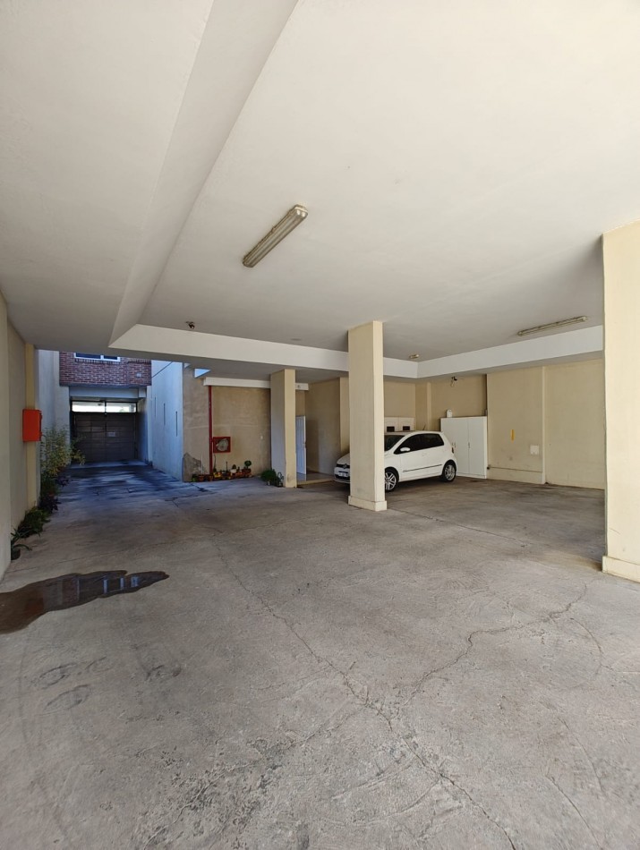 DEPARTAMENTO 2 DORMITORIOS CON COCHERA EN ALQUILER - BARRIO SANTA GENOVEVA