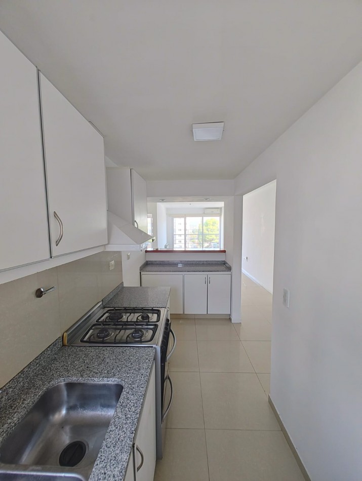 DEPARTAMENTO 2 DORMITORIOS CON COCHERA EN ALQUILER - BARRIO SANTA GENOVEVA