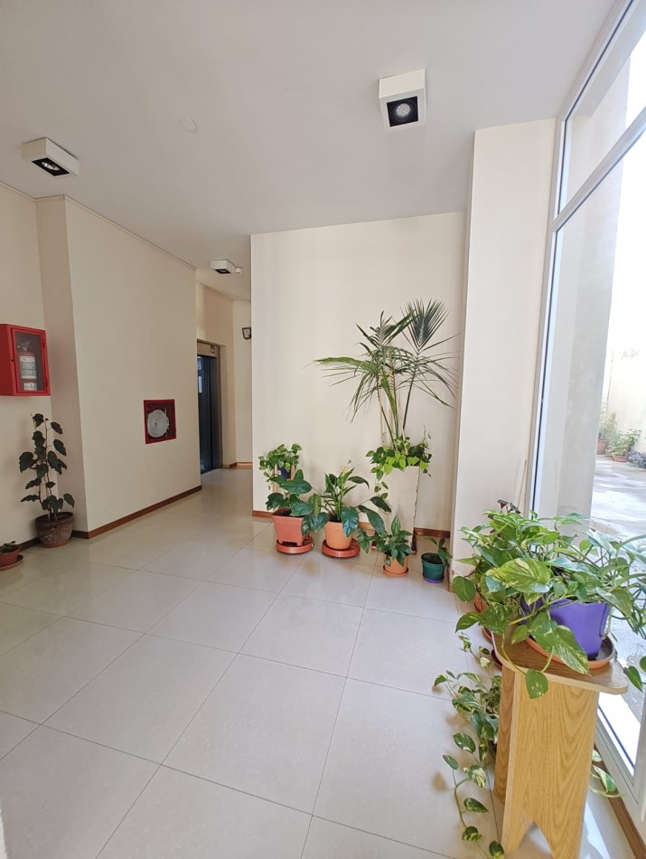 DEPARTAMENTO 2 DORMITORIOS CON COCHERA EN ALQUILER - BARRIO SANTA GENOVEVA