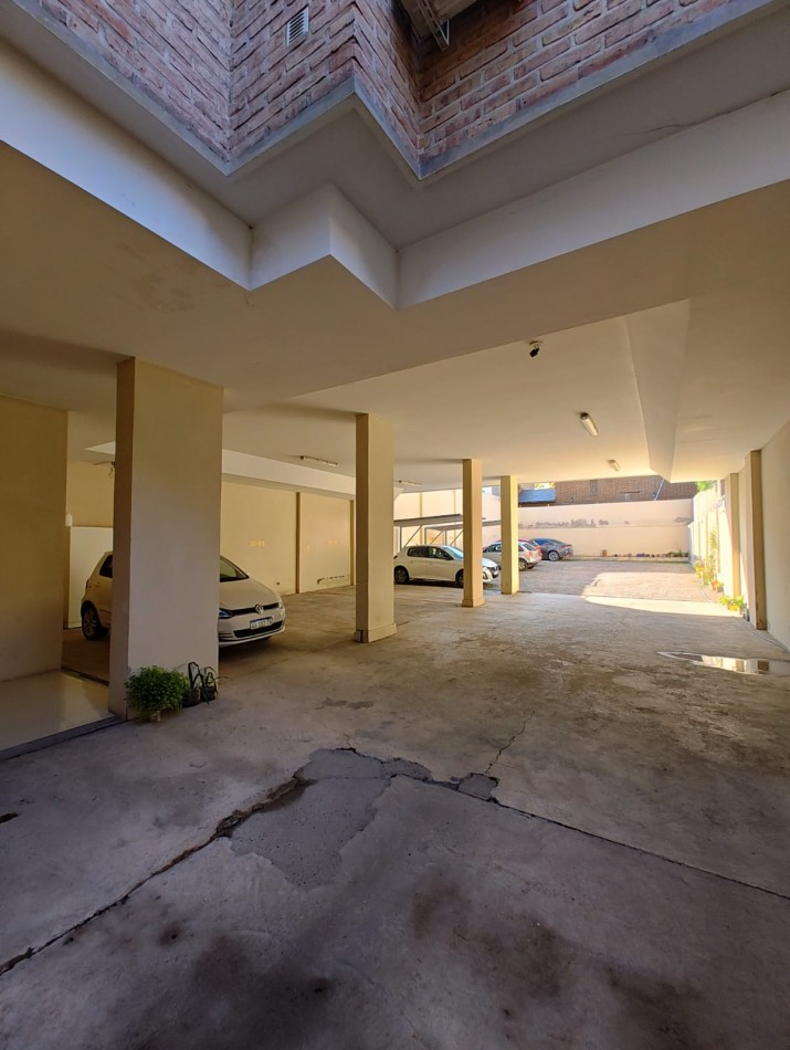 DEPARTAMENTO 2 DORMITORIOS CON COCHERA EN ALQUILER - BARRIO SANTA GENOVEVA