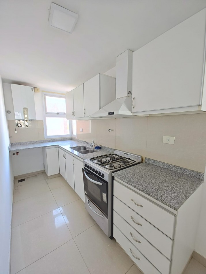 DEPARTAMENTO 2 DORMITORIOS CON COCHERA EN ALQUILER - BARRIO SANTA GENOVEVA