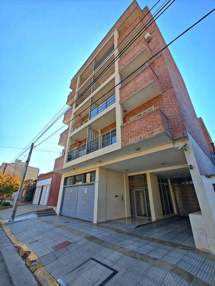 DEPARTAMENTO 2 DORMITORIOS CON COCHERA EN ALQUILER - BARRIO SANTA GENOVEVA