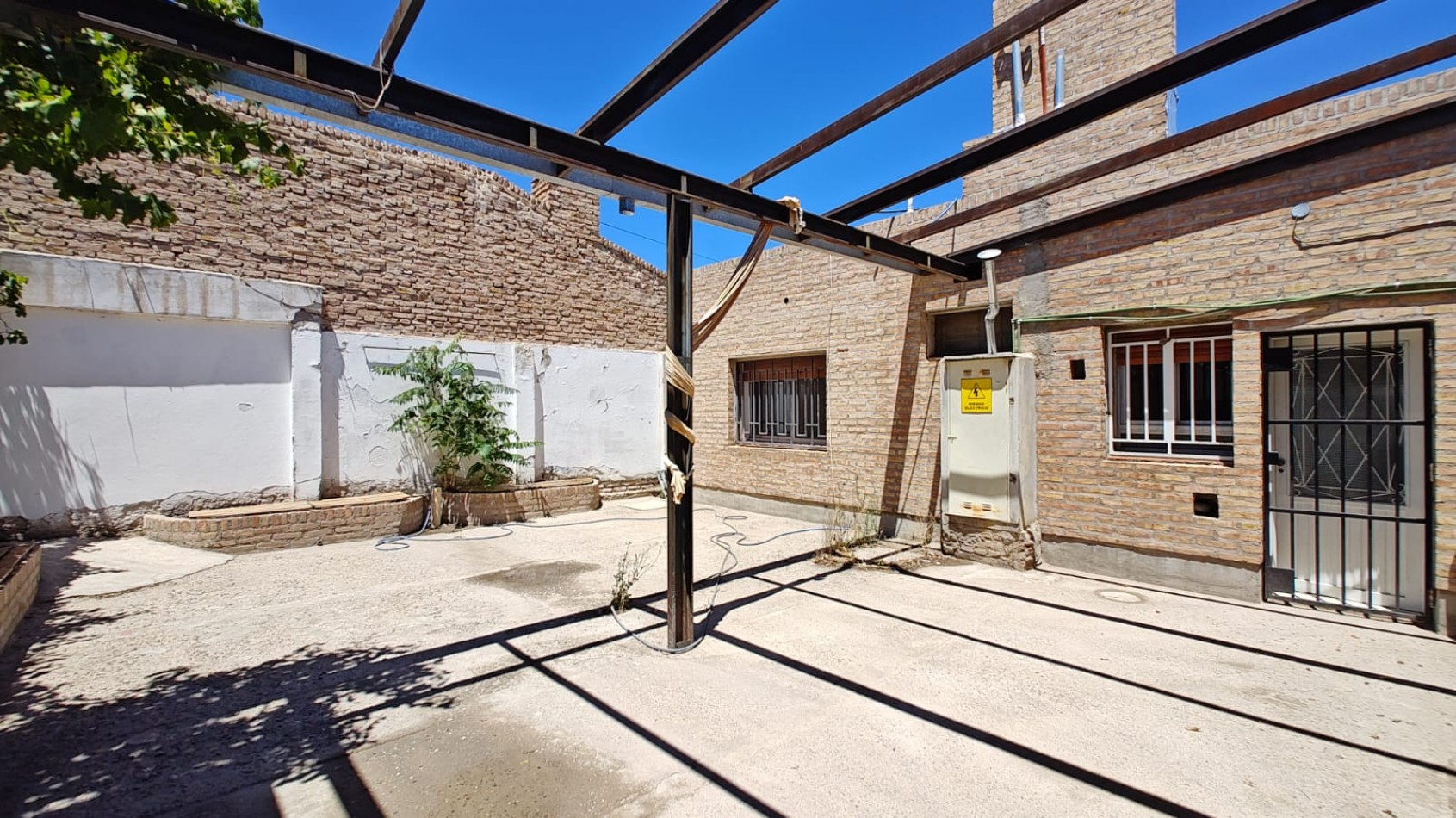 VENTA | CASA 3 DORMITORIOS + LOCAL | BELGRANO 1951 | NEUQUEN