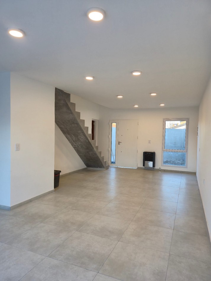DUPLEX A ESTRENAR EN VENTA | 3 DORMITORIOS + 3 BAÑOS | BARRIO DON LUCAKS - PLOTTIER